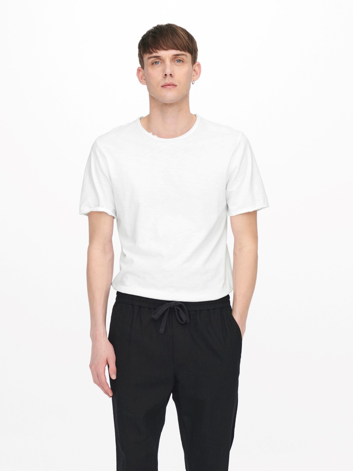 Se Benne Long Line Fit T-Shirt S/S - White Large hos monomen